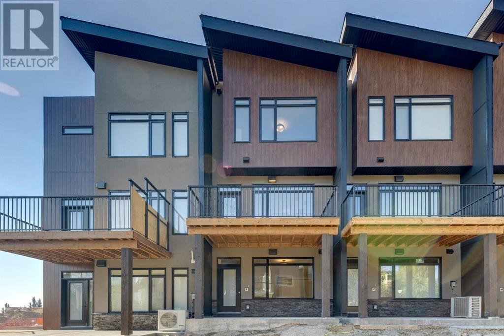 Property at 267 Royal Elm Road NW image 3