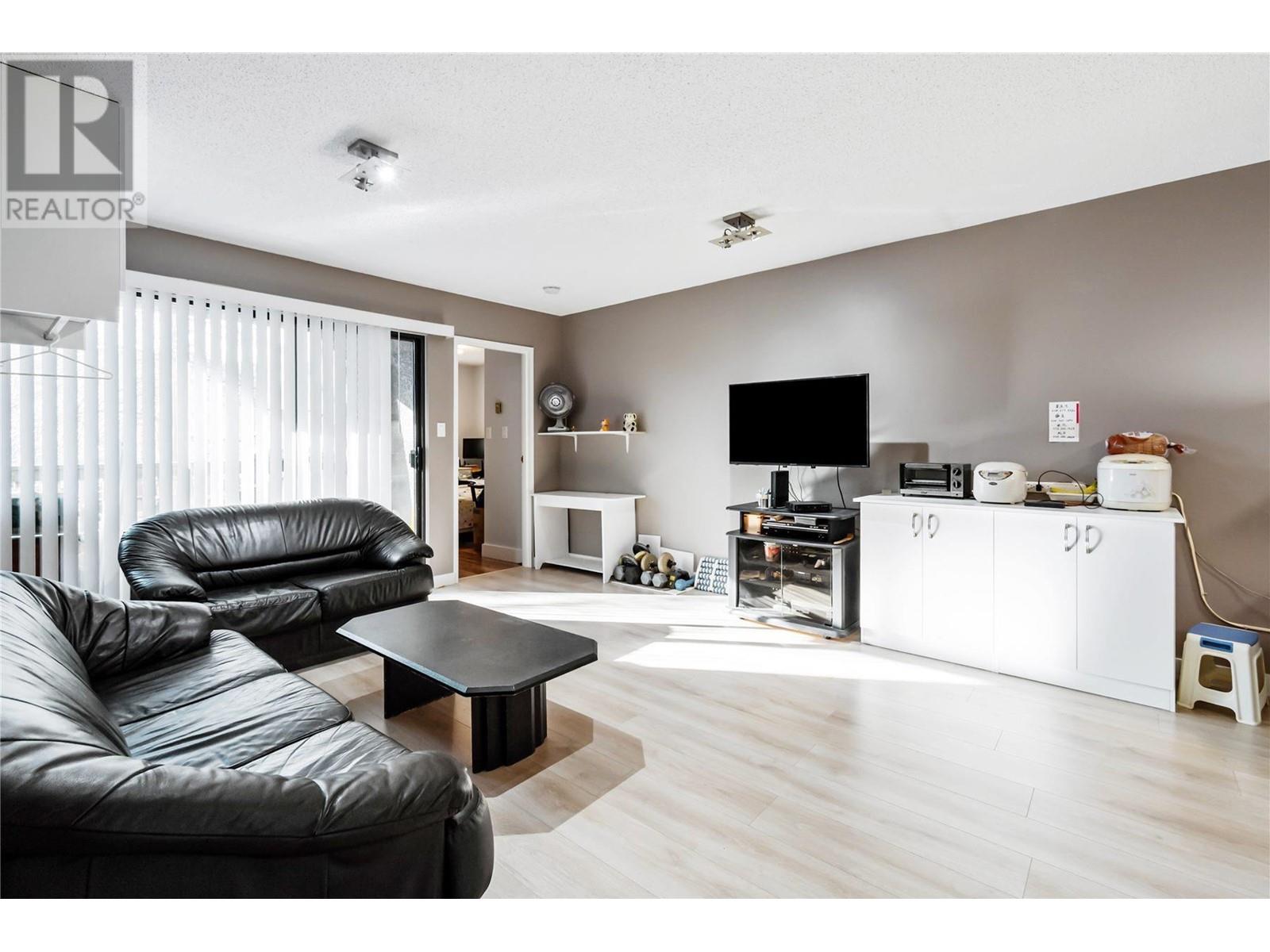 107 836 Twelfth Street, New Westminster, British Columbia  V3M 4K3 - Photo 4 - R2961011