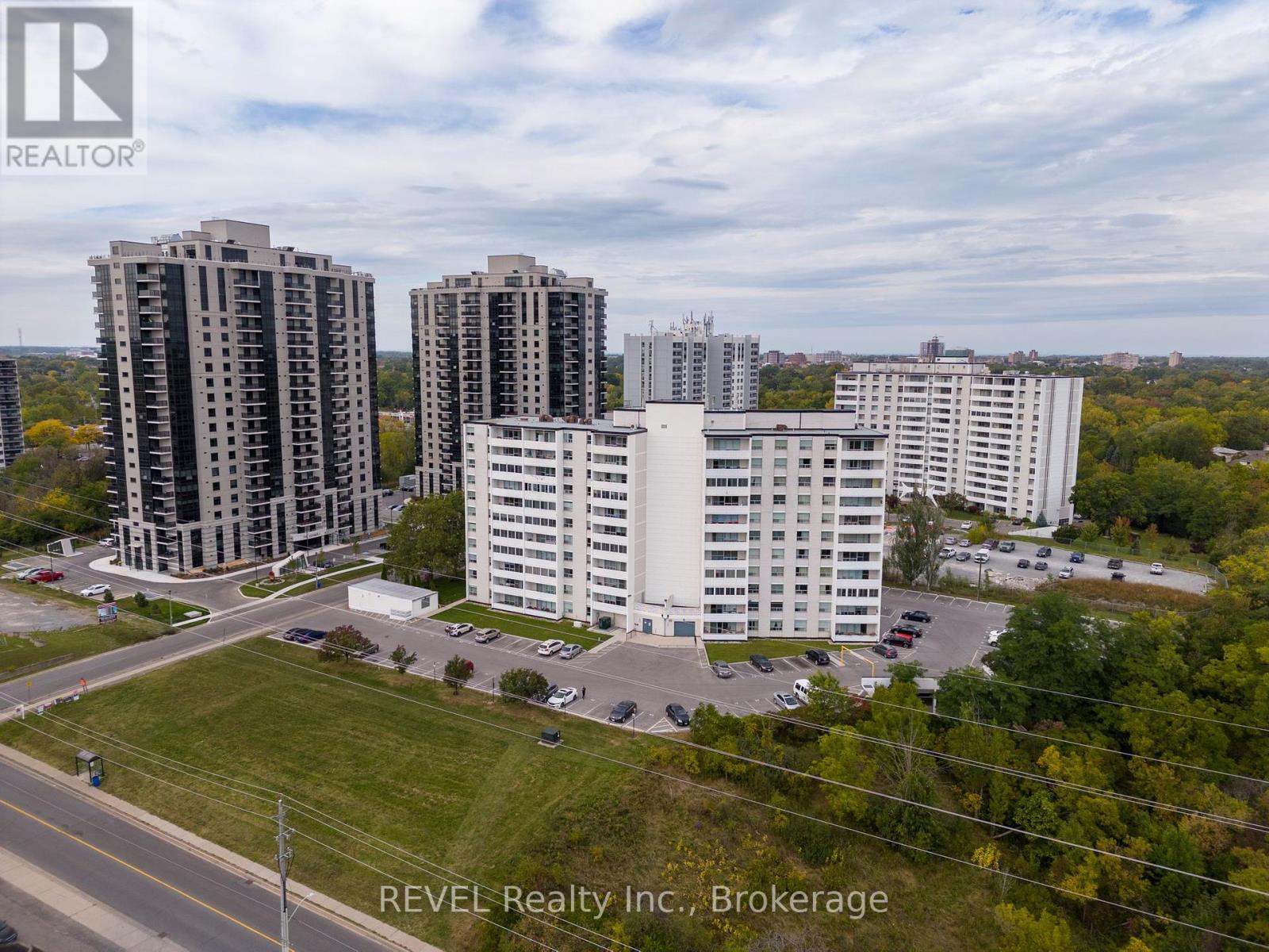 903 - 35 Towering Heights Boulevard, St. Catharines, Ontario  L2T 3G8 - Photo 3 - X11945604