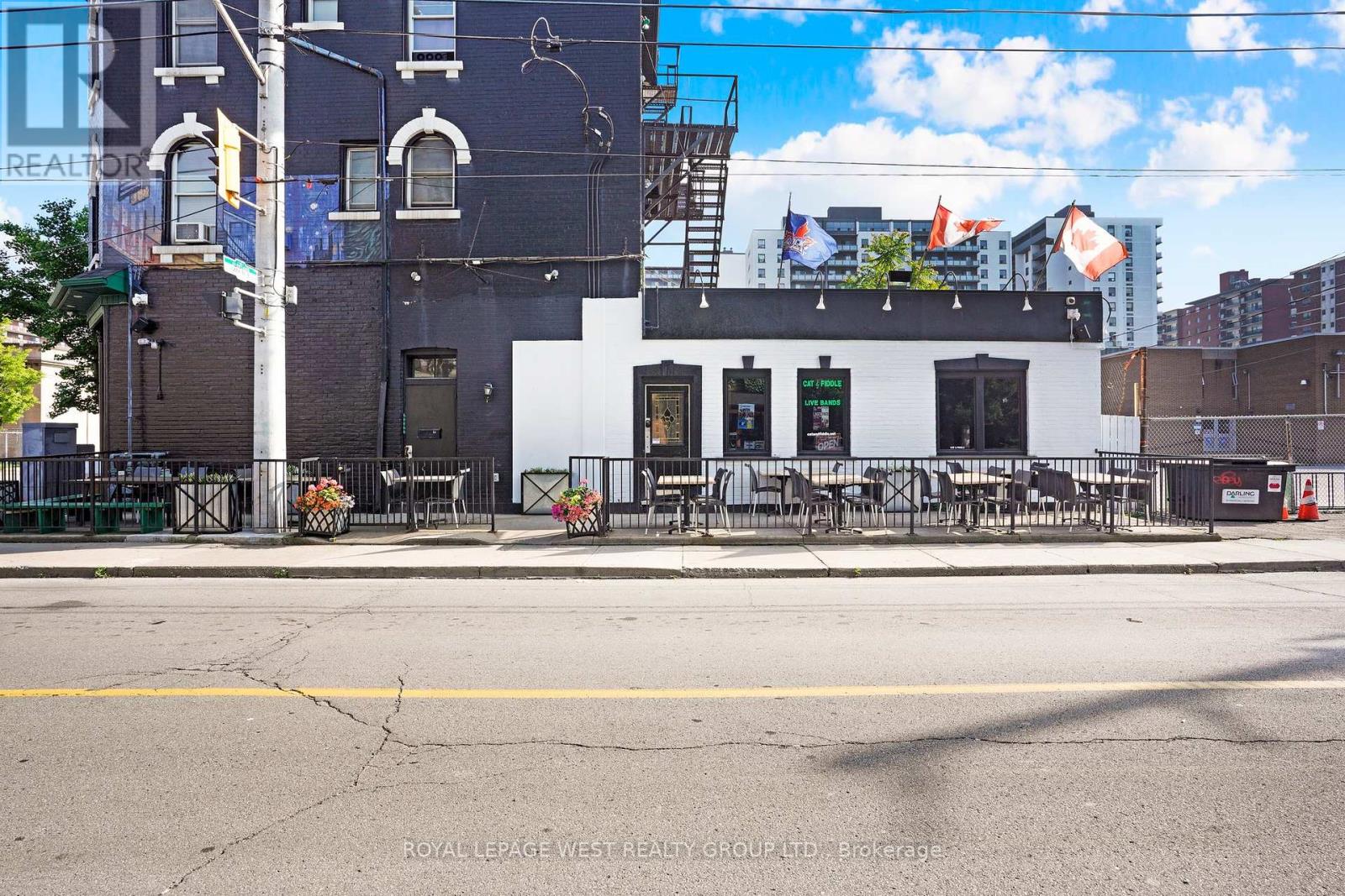 Property at 174 JOHN STREET S image 3