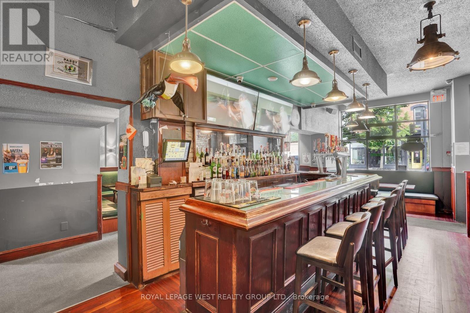Property at 174 JOHN STREET S image 5