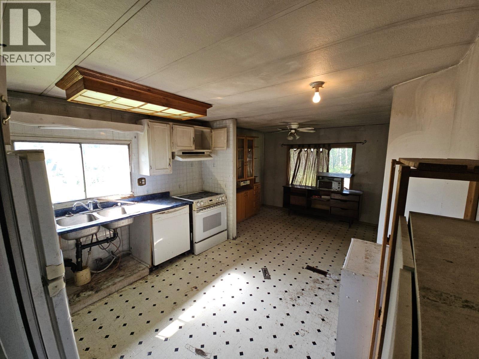 6099 Hillview Sub, Chetwynd, British Columbia V0C 1J0 - Photo 13 - 10331741