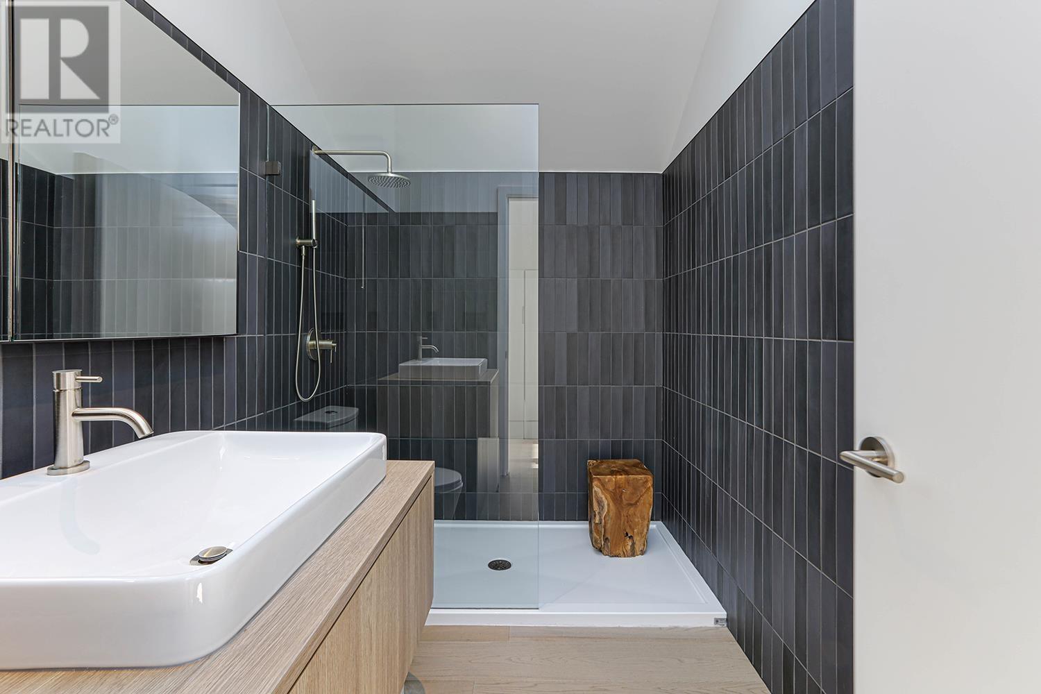 Listing Picture 23 of 24 : 1 2709 NAPIER STREET, Vancouver / 溫哥華 - 魯藝地產 Yvonne Lu Group - MLS Medallion Club Member