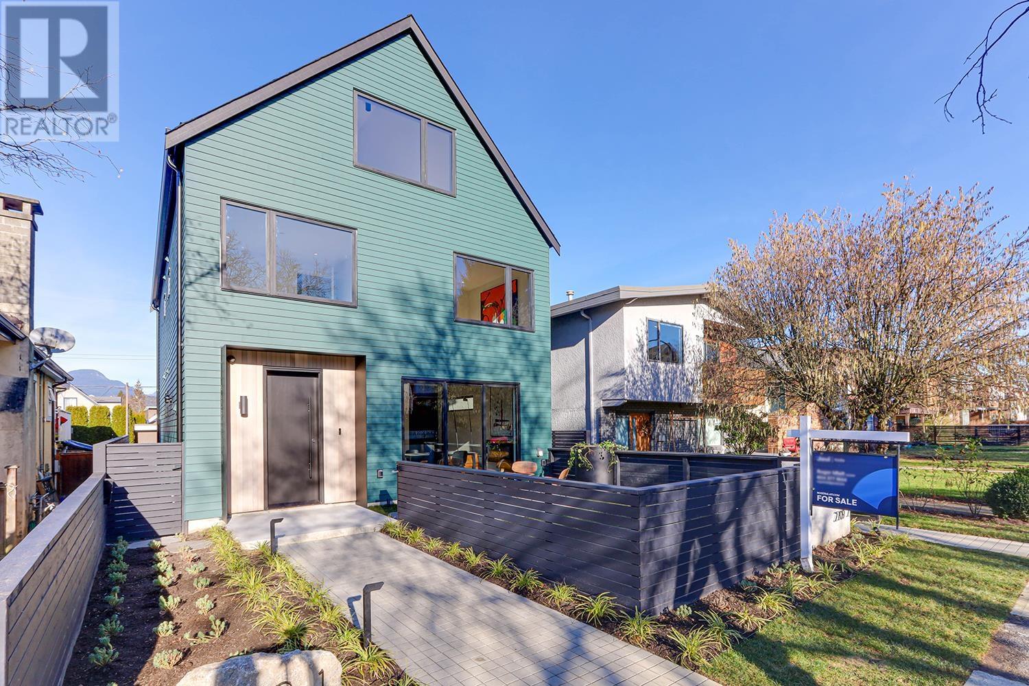1 2709 NAPIER STREET, Vancouver