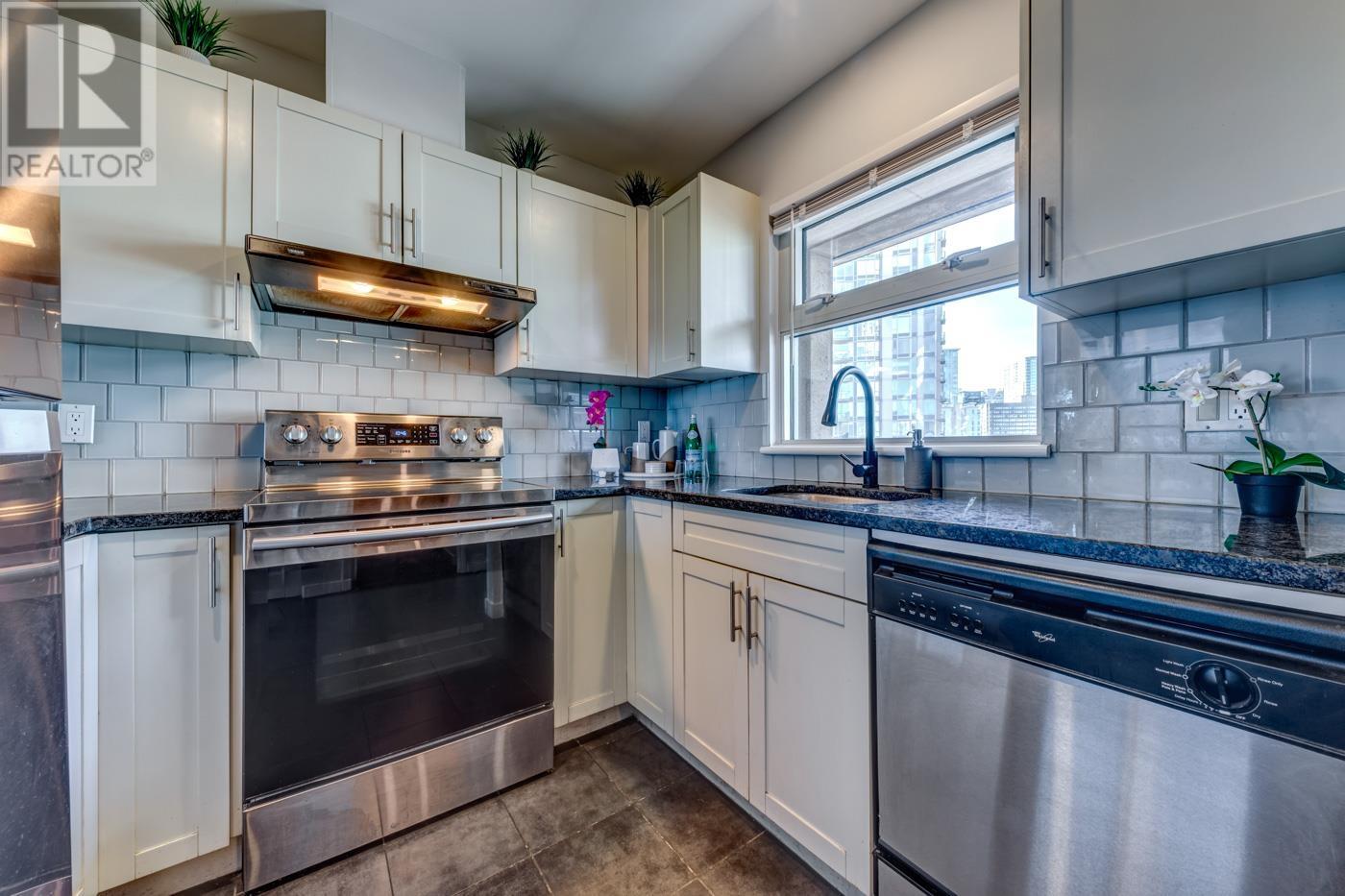 809 555 Abbott Street, Vancouver, British Columbia  V6B 6B8 - Photo 2 - R2961389