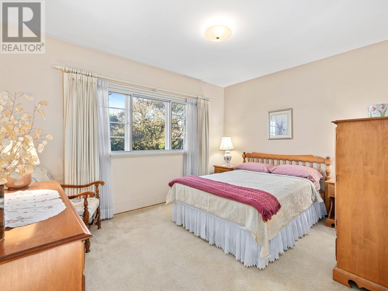 Listing Picture 12 of 20 : 4780 BRENTLAWN DRIVE, Burnaby / 本拿比 - 魯藝地產 Yvonne Lu Group - MLS Medallion Club Member