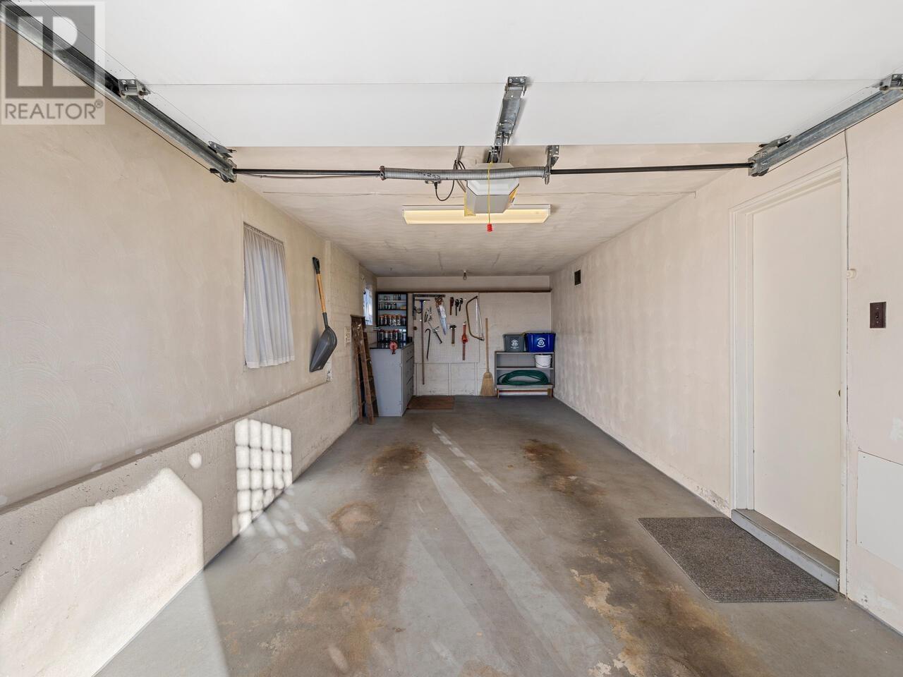Listing Picture 18 of 20 : 4780 BRENTLAWN DRIVE, Burnaby / 本拿比 - 魯藝地產 Yvonne Lu Group - MLS Medallion Club Member