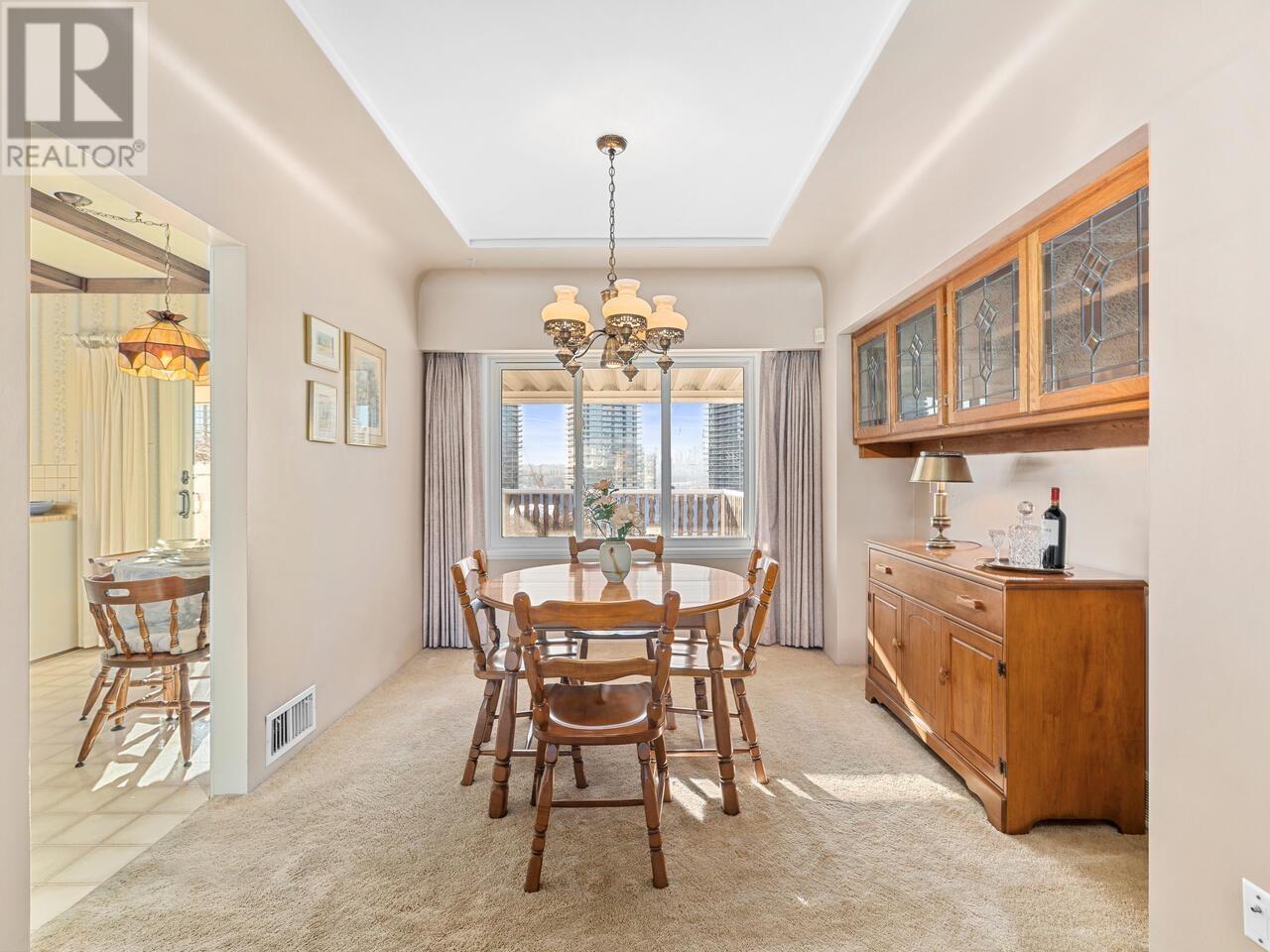 Listing Picture 5 of 20 : 4780 BRENTLAWN DRIVE, Burnaby / 本拿比 - 魯藝地產 Yvonne Lu Group - MLS Medallion Club Member