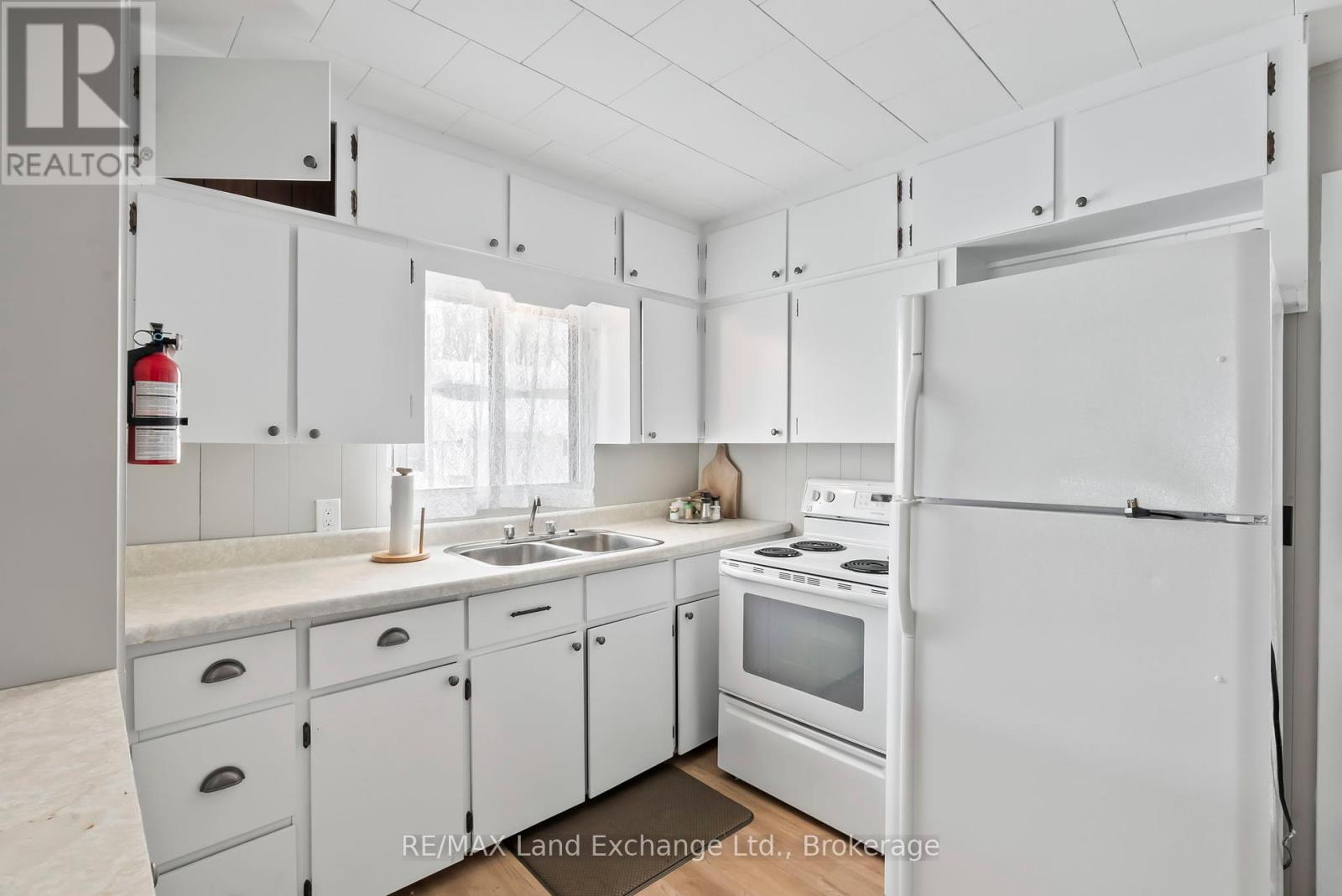 22 Southampton Parkway, South Bruce Peninsula, Ontario  N0H 2G0 - Photo 17 - X11945776