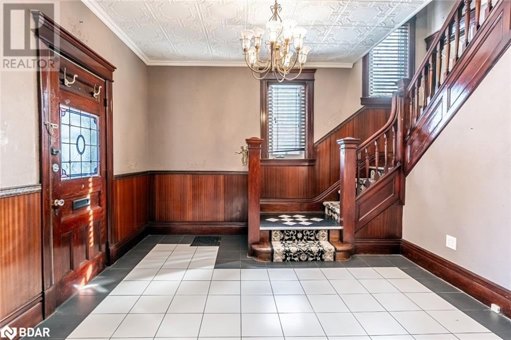 210 Bradford Street, Barrie, Ontario  L4N 3B6 - Photo 2 - 40693530