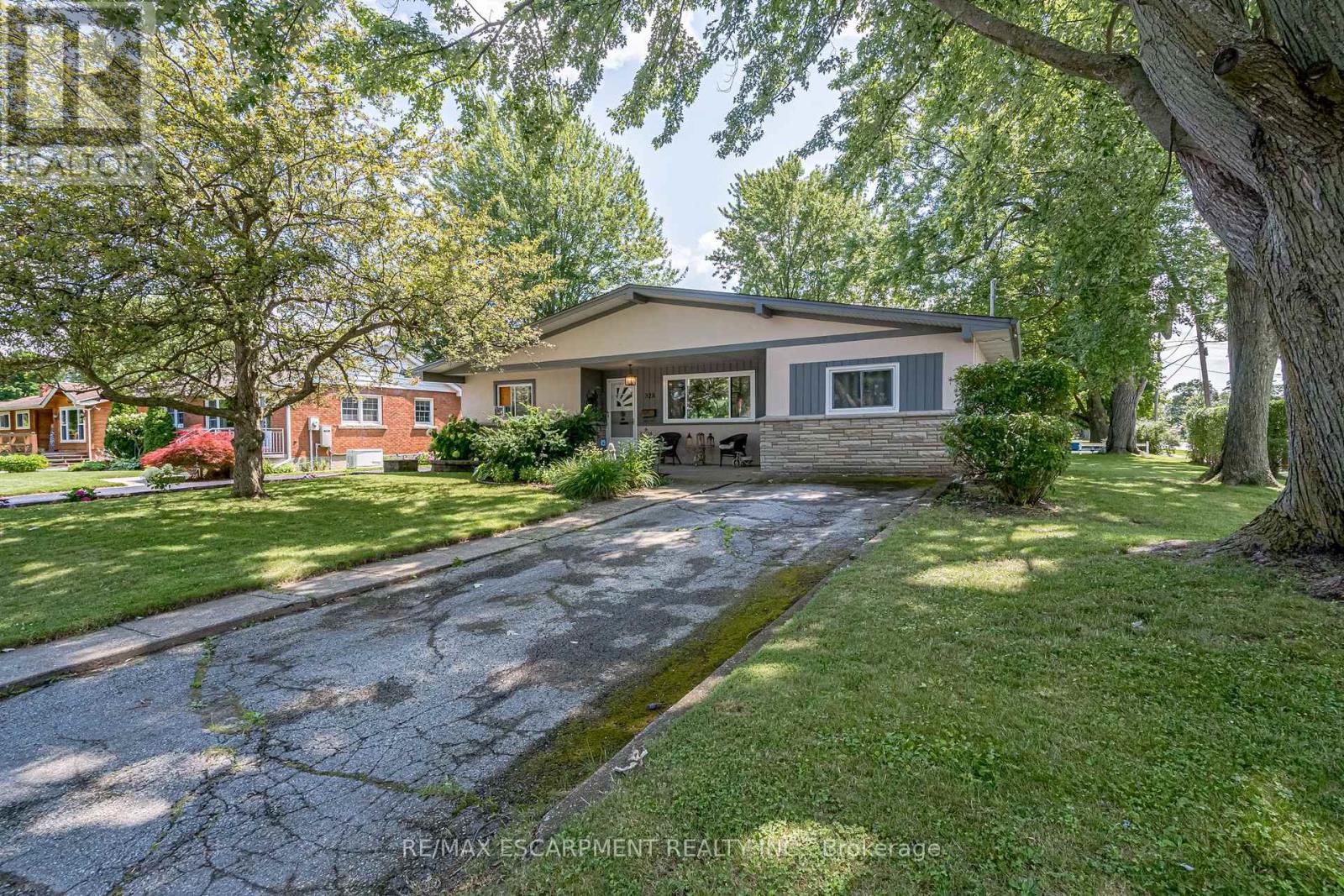 328 Fairview Avenue W, Haldimand, Ontario  N1A 1M3 - Photo 3 - X11945734