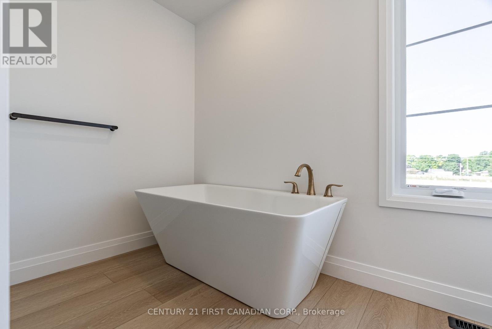 20 Postma Crescent, North Middlesex, Ontario  N0M 1A0 - Photo 23 - X11945871