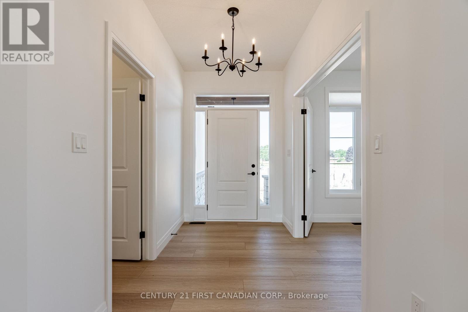 20 Postma Crescent, North Middlesex, Ontario  N0M 1A0 - Photo 3 - X11945871