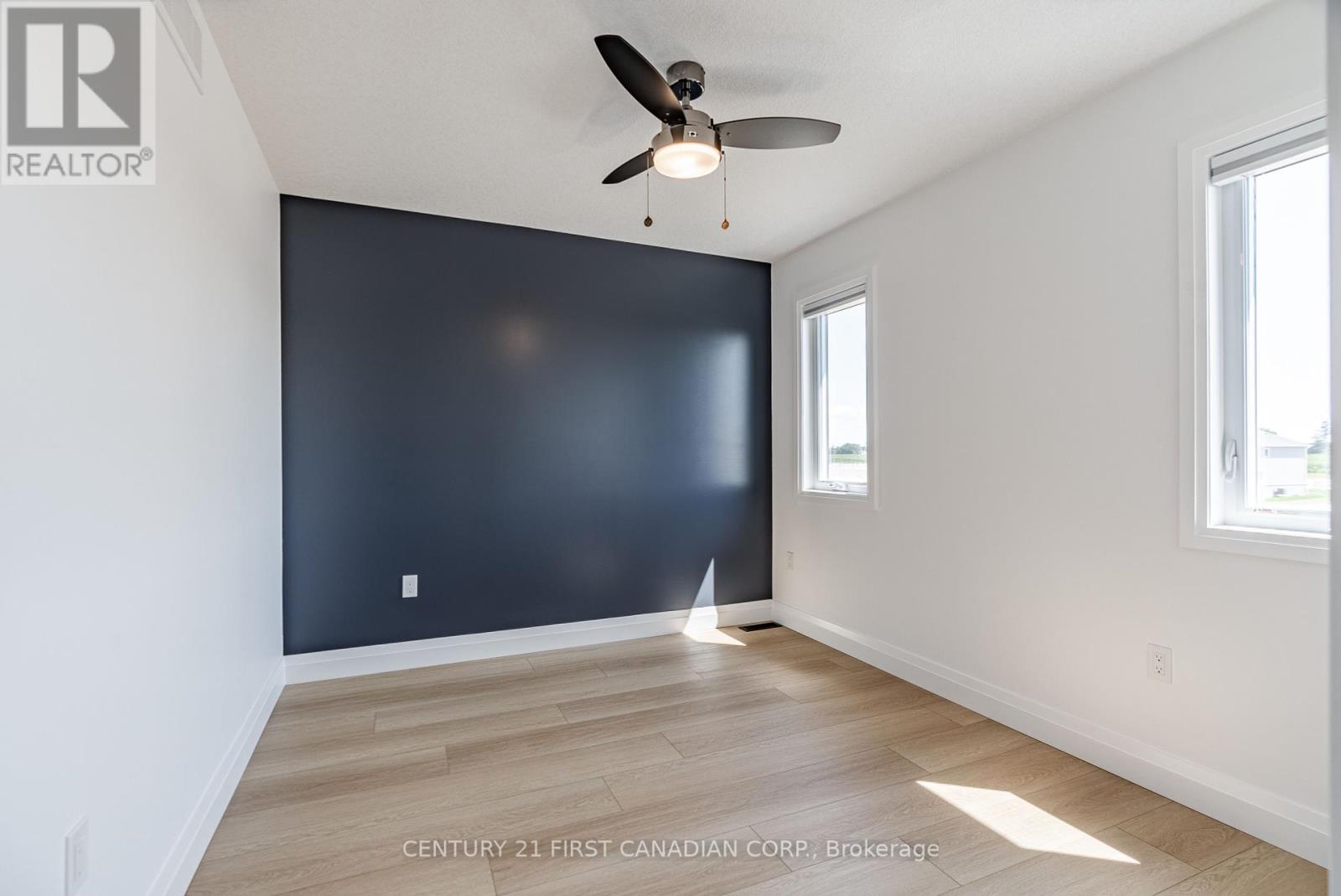 20 Postma Crescent, North Middlesex, Ontario  N0M 1A0 - Photo 30 - X11945871