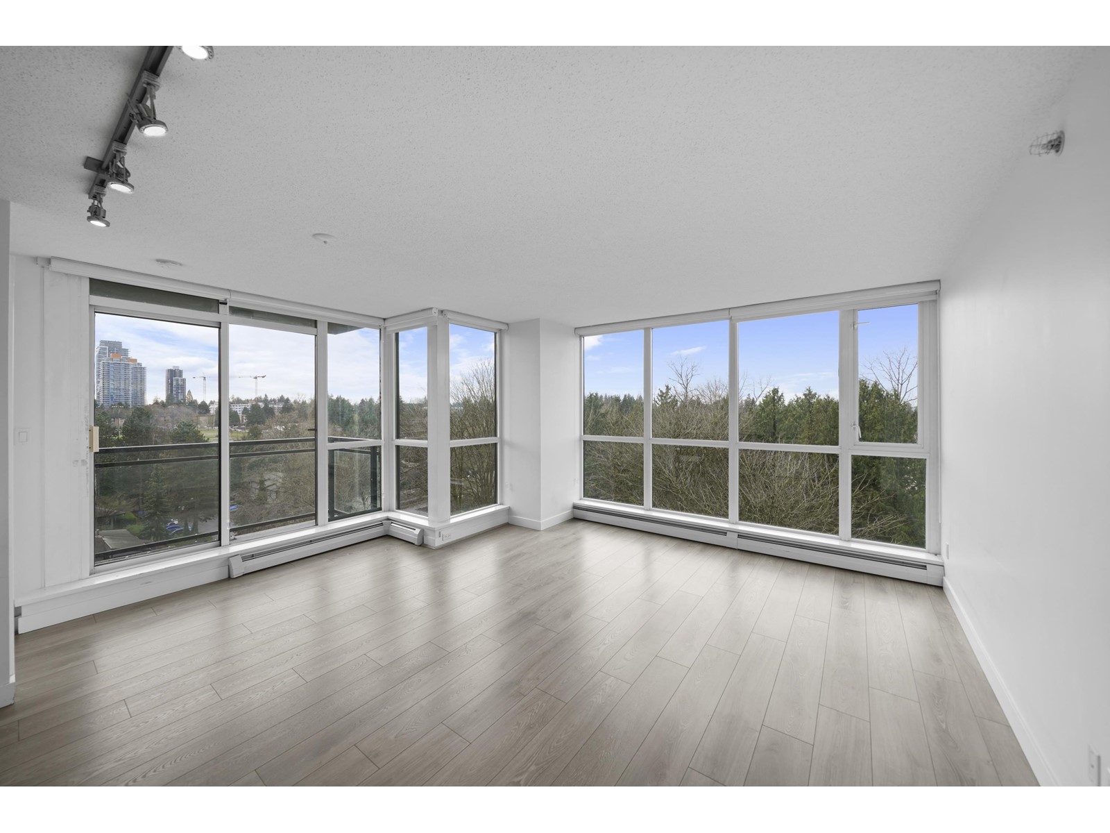 Property at 908 13380 108 AVENUE image 2