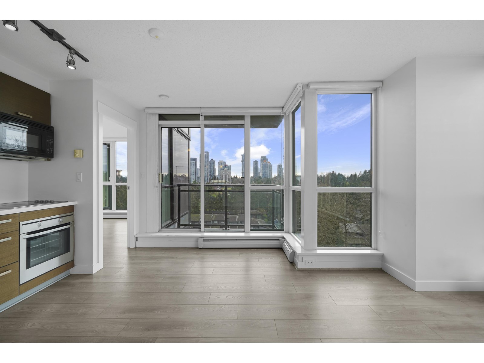 Property at 908 13380 108 AVENUE image 3