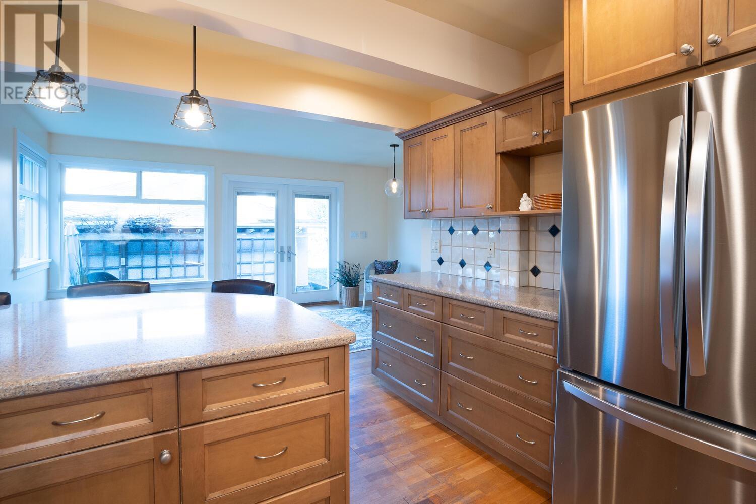 Listing Picture 10 of 36 : 3949 W 32ND AVENUE, Vancouver / 溫哥華 - 魯藝地產 Yvonne Lu Group - MLS Medallion Club Member