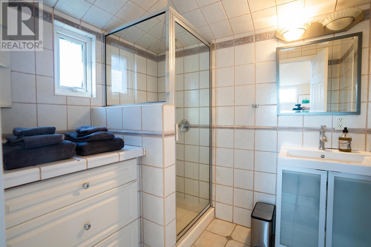 Listing Picture 25 of 36 : 3949 W 32ND AVENUE, Vancouver / 溫哥華 - 魯藝地產 Yvonne Lu Group - MLS Medallion Club Member