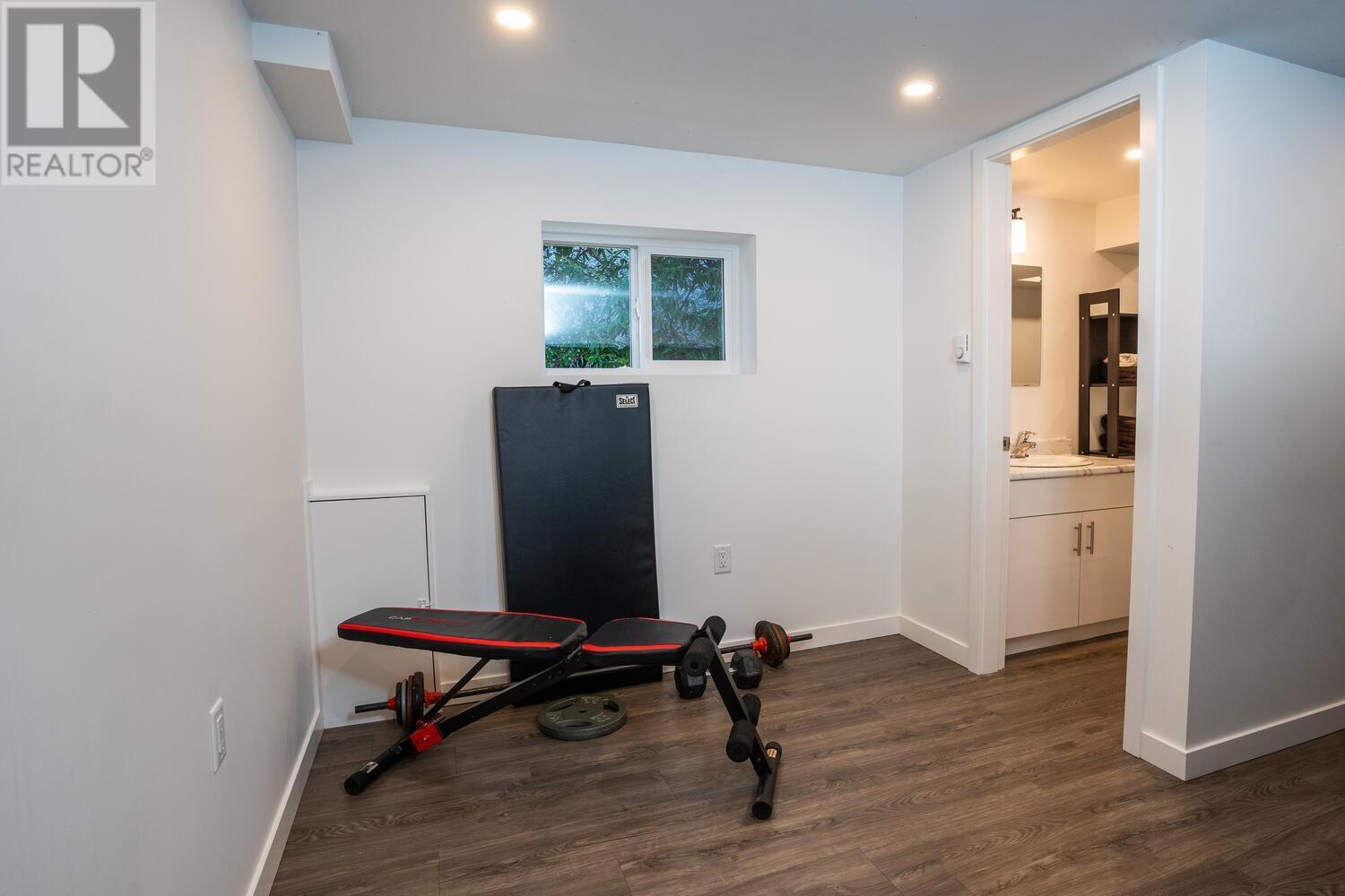 Listing Picture 28 of 36 : 3949 W 32ND AVENUE, Vancouver / 溫哥華 - 魯藝地產 Yvonne Lu Group - MLS Medallion Club Member