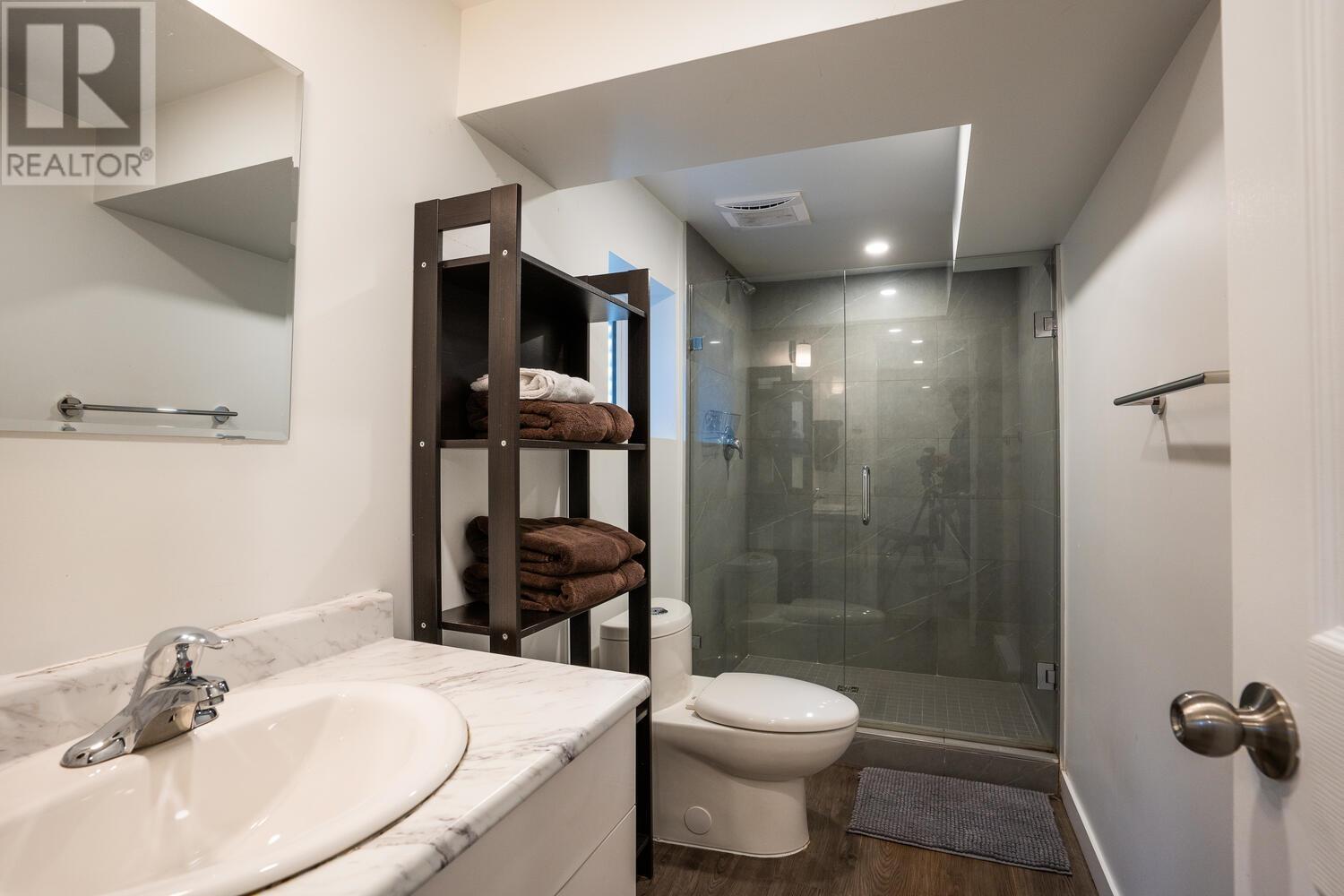 Listing Picture 29 of 36 : 3949 W 32ND AVENUE, Vancouver / 溫哥華 - 魯藝地產 Yvonne Lu Group - MLS Medallion Club Member