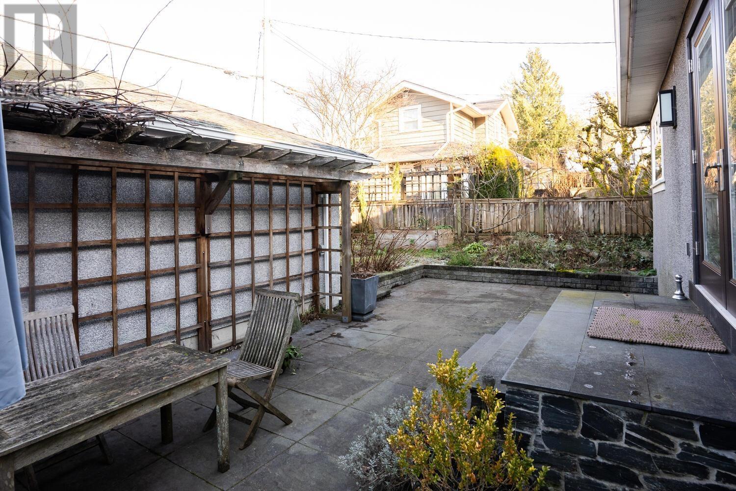 Listing Picture 30 of 36 : 3949 W 32ND AVENUE, Vancouver / 溫哥華 - 魯藝地產 Yvonne Lu Group - MLS Medallion Club Member