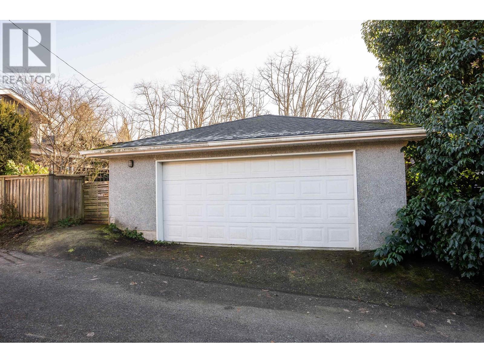 Listing Picture 33 of 36 : 3949 W 32ND AVENUE, Vancouver / 溫哥華 - 魯藝地產 Yvonne Lu Group - MLS Medallion Club Member