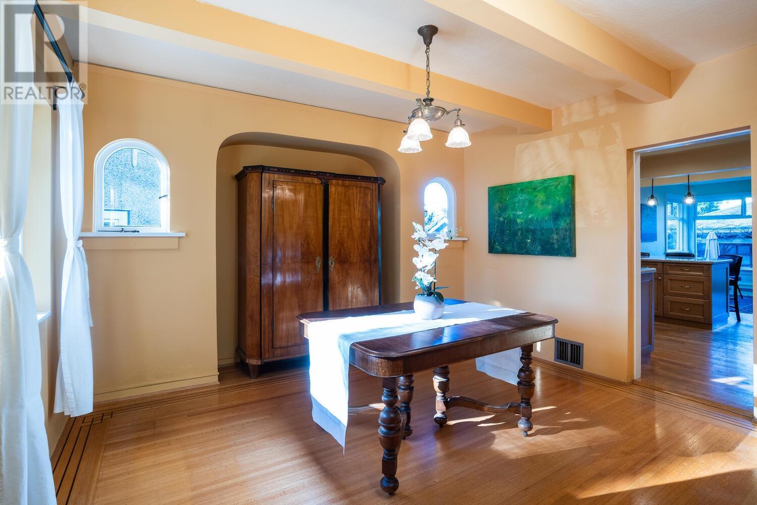 Listing Picture 6 of 36 : 3949 W 32ND AVENUE, Vancouver / 溫哥華 - 魯藝地產 Yvonne Lu Group - MLS Medallion Club Member