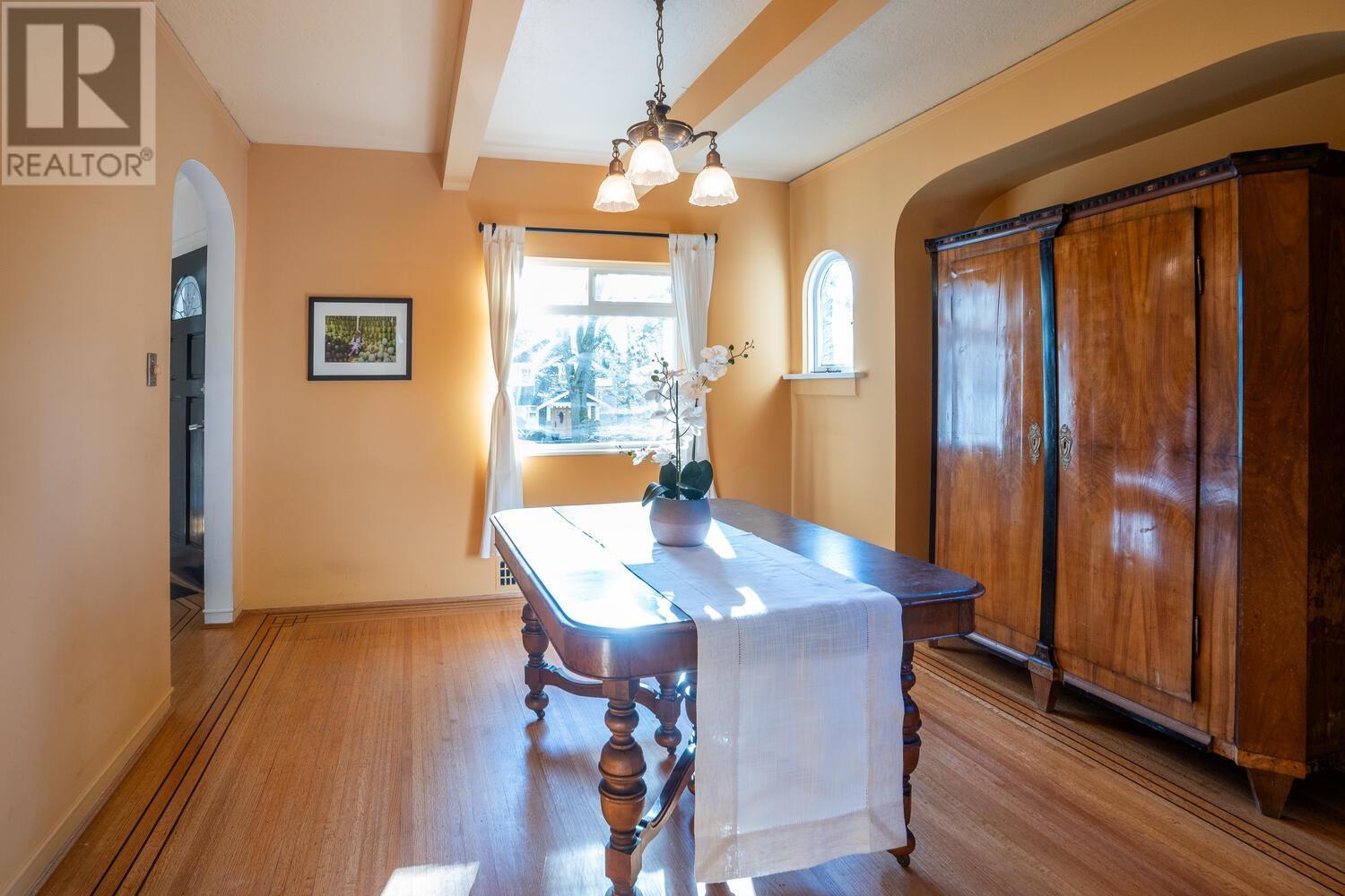 Listing Picture 7 of 36 : 3949 W 32ND AVENUE, Vancouver / 溫哥華 - 魯藝地產 Yvonne Lu Group - MLS Medallion Club Member