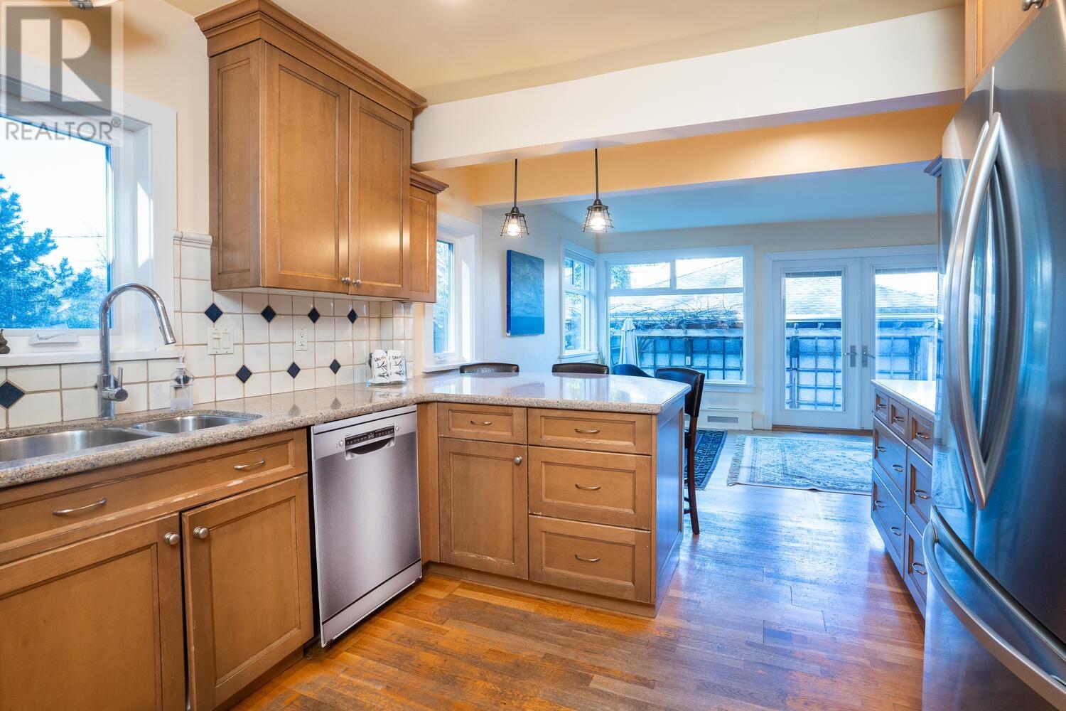 Listing Picture 9 of 36 : 3949 W 32ND AVENUE, Vancouver / 溫哥華 - 魯藝地產 Yvonne Lu Group - MLS Medallion Club Member