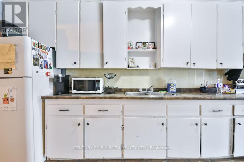 8 Summerset Place, Essa, Ontario  L3W 0G4 - Photo 8 - N11945884