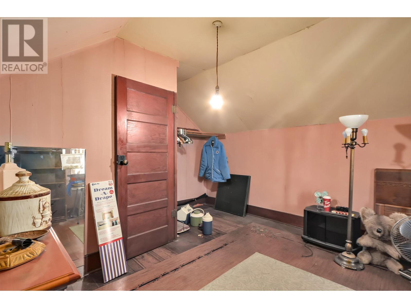 Listing Picture 16 of 20 : 165 E 45TH AVENUE, Vancouver / 溫哥華 - 魯藝地產 Yvonne Lu Group - MLS Medallion Club Member