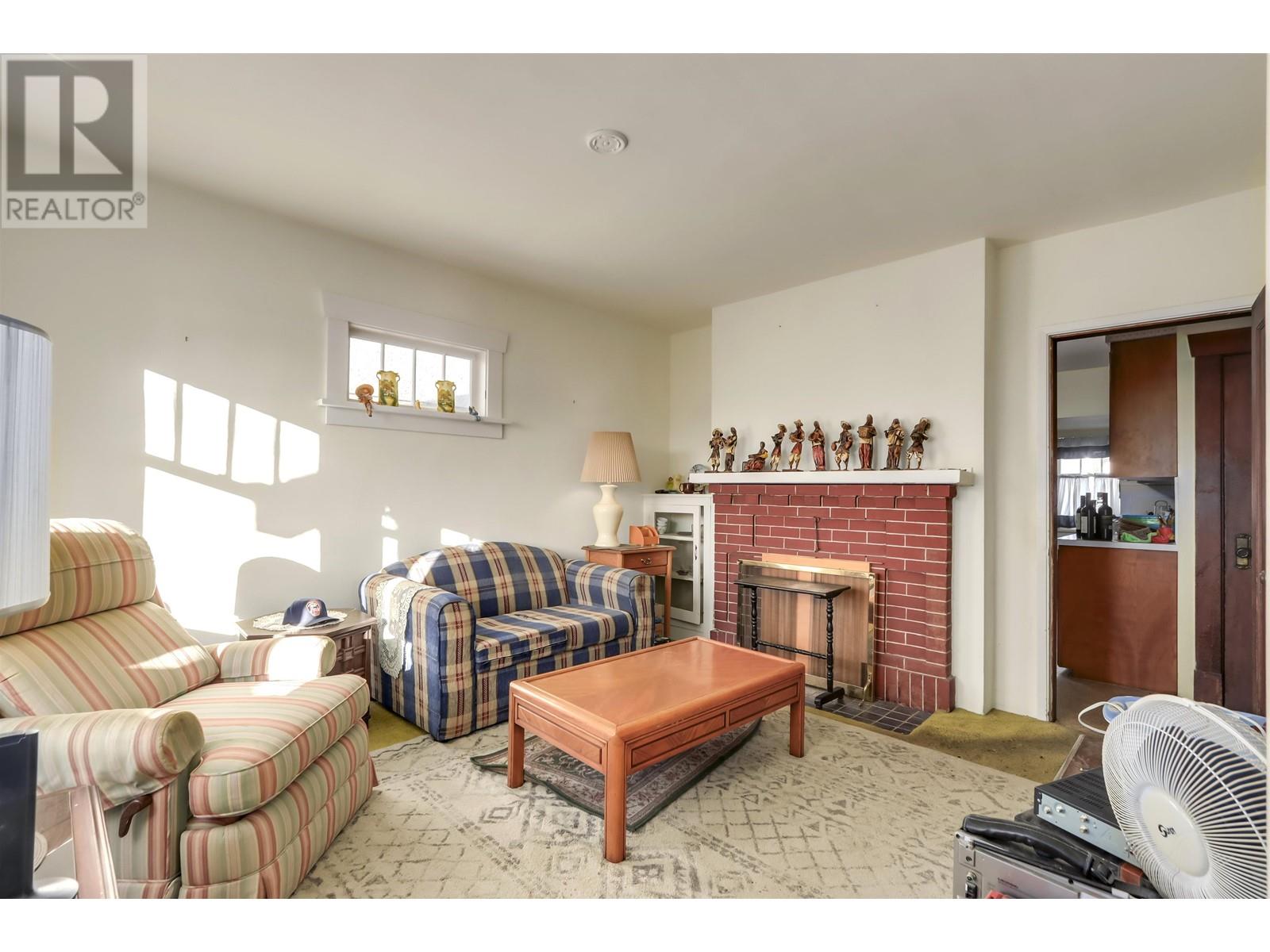 Listing Picture 5 of 20 : 165 E 45TH AVENUE, Vancouver / 溫哥華 - 魯藝地產 Yvonne Lu Group - MLS Medallion Club Member