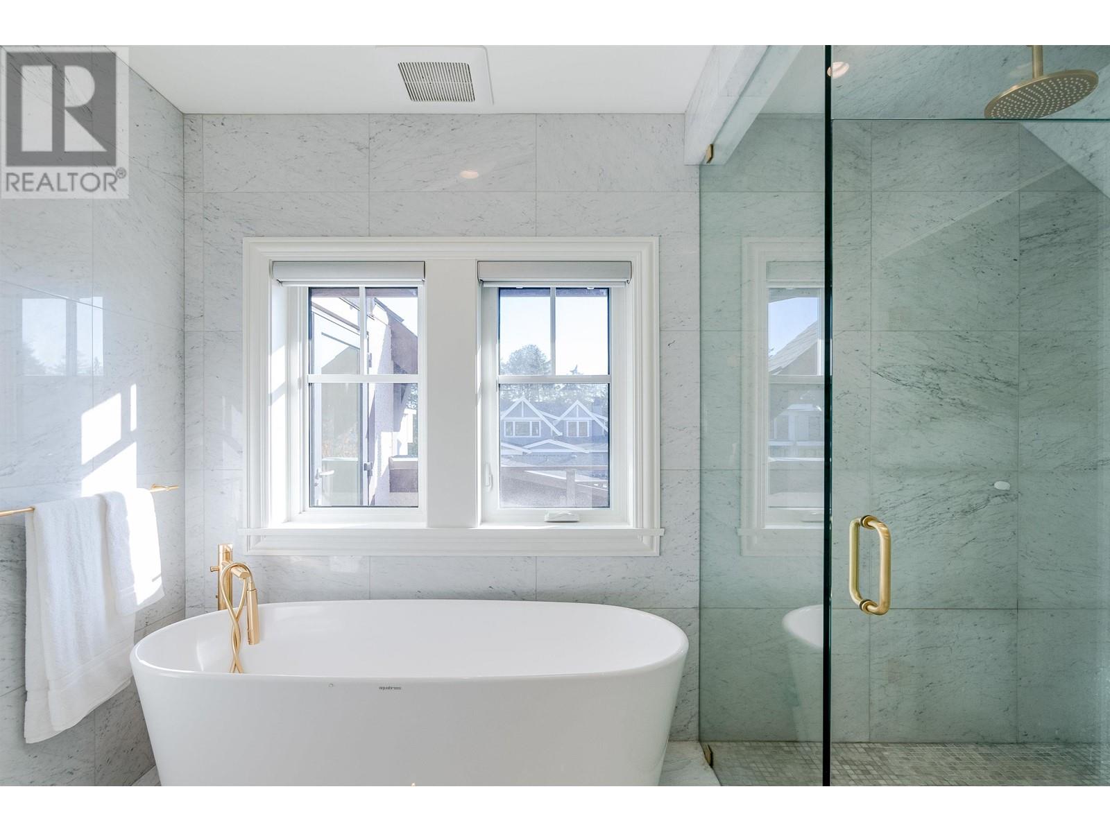 Listing Picture 21 of 33 : 3838 W 50TH AVENUE, Vancouver / 溫哥華 - 魯藝地產 Yvonne Lu Group - MLS Medallion Club Member