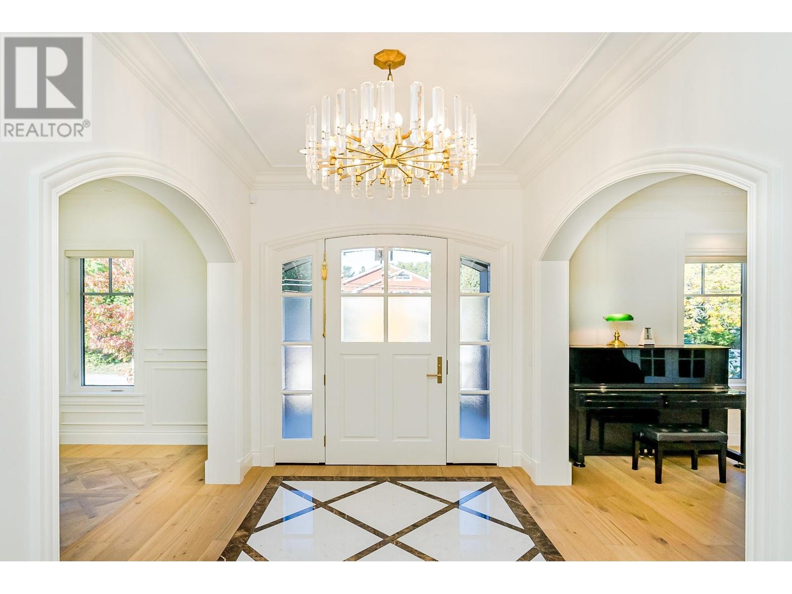 Listing Picture 2 of 33 : 3838 W 50TH AVENUE, Vancouver / 溫哥華 - 魯藝地產 Yvonne Lu Group - MLS Medallion Club Member