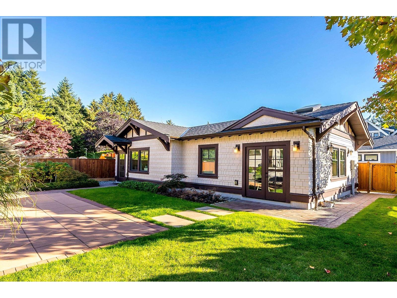 Listing Picture 32 of 33 : 3838 W 50TH AVENUE, Vancouver / 溫哥華 - 魯藝地產 Yvonne Lu Group - MLS Medallion Club Member