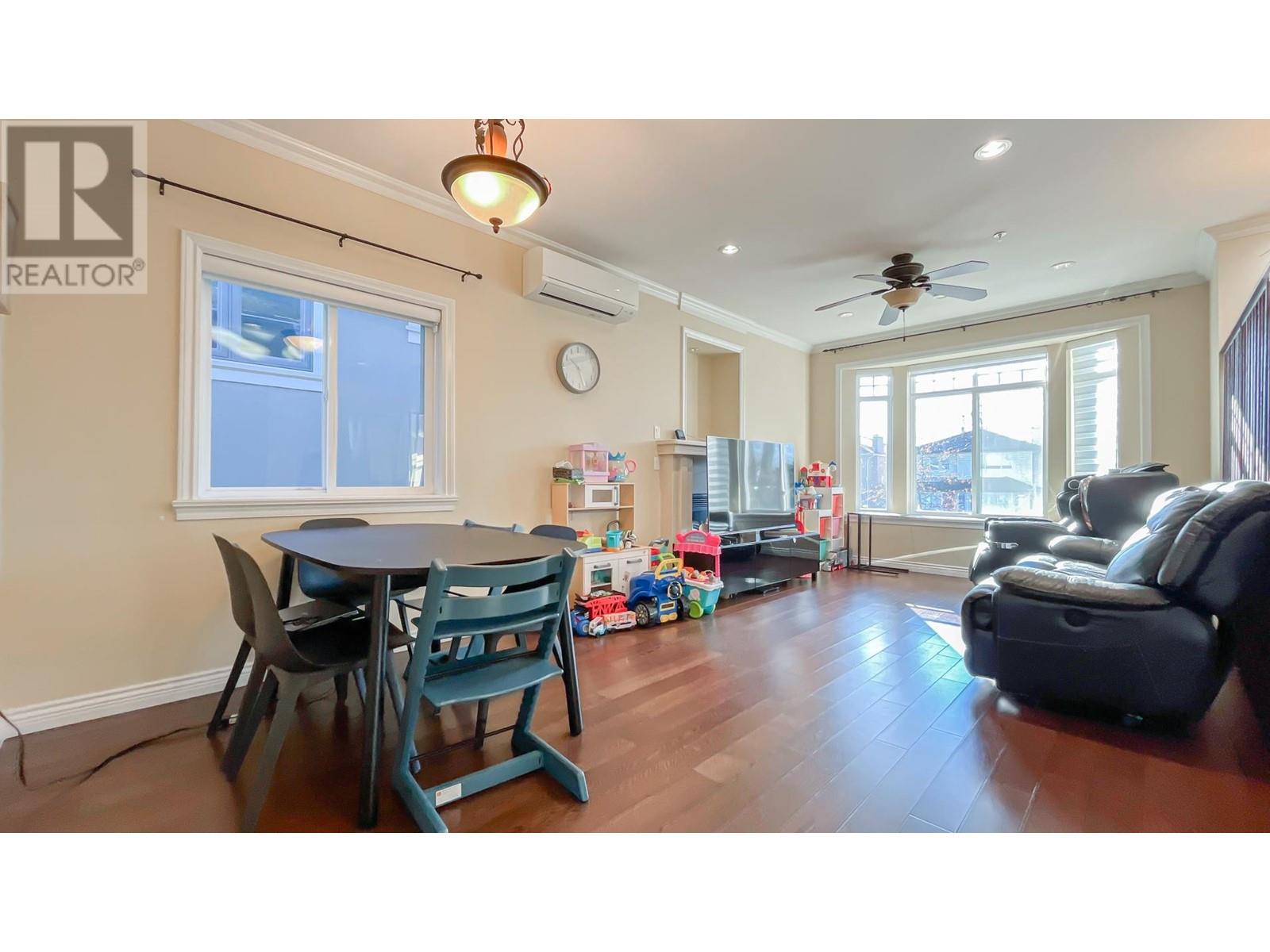 Listing Picture 9 of 40 : 2211 E 43RD AVENUE, Vancouver / 溫哥華 - 魯藝地產 Yvonne Lu Group - MLS Medallion Club Member