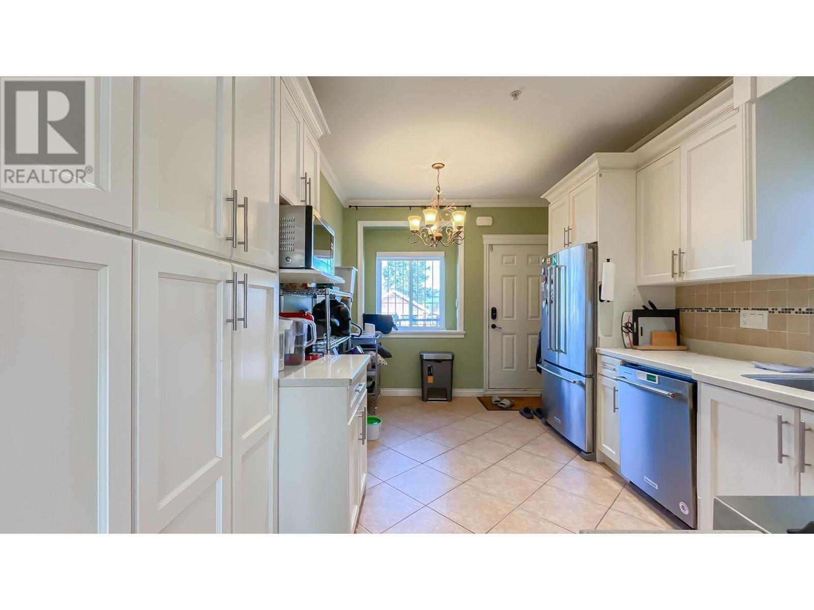 Listing Picture 12 of 40 : 2211 E 43RD AVENUE, Vancouver / 溫哥華 - 魯藝地產 Yvonne Lu Group - MLS Medallion Club Member