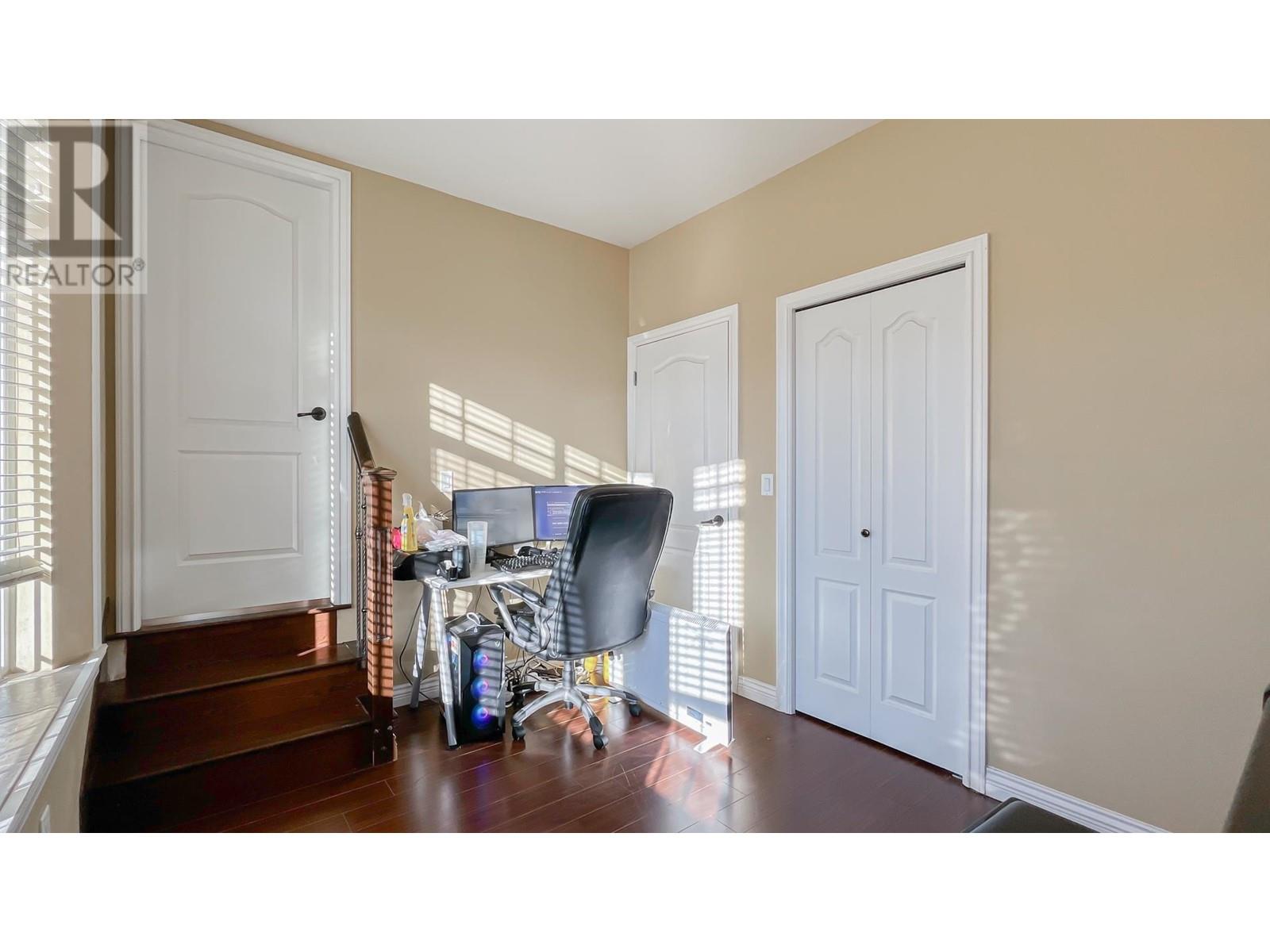 Listing Picture 16 of 40 : 2211 E 43RD AVENUE, Vancouver / 溫哥華 - 魯藝地產 Yvonne Lu Group - MLS Medallion Club Member