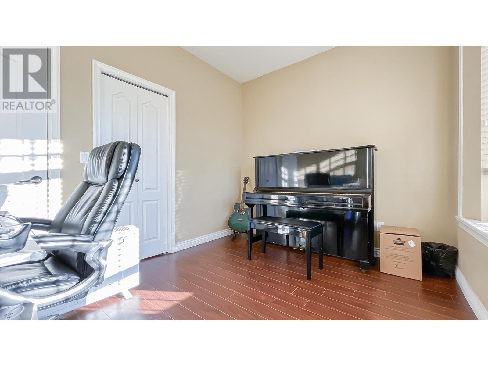 Listing Picture 14 of 40 : 2211 E 43RD AVENUE, Vancouver / 溫哥華 - 魯藝地產 Yvonne Lu Group - MLS Medallion Club Member