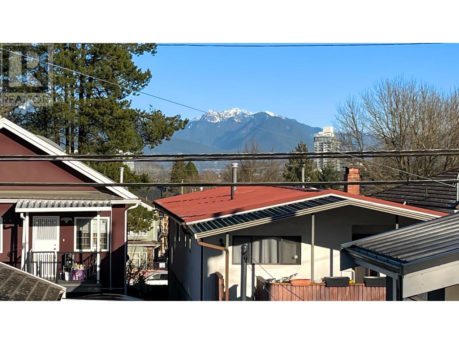 Listing Picture 34 of 40 : 2211 E 43RD AVENUE, Vancouver / 溫哥華 - 魯藝地產 Yvonne Lu Group - MLS Medallion Club Member