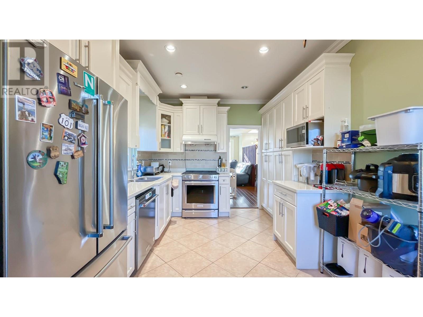 Listing Picture 13 of 40 : 2211 E 43RD AVENUE, Vancouver / 溫哥華 - 魯藝地產 Yvonne Lu Group - MLS Medallion Club Member