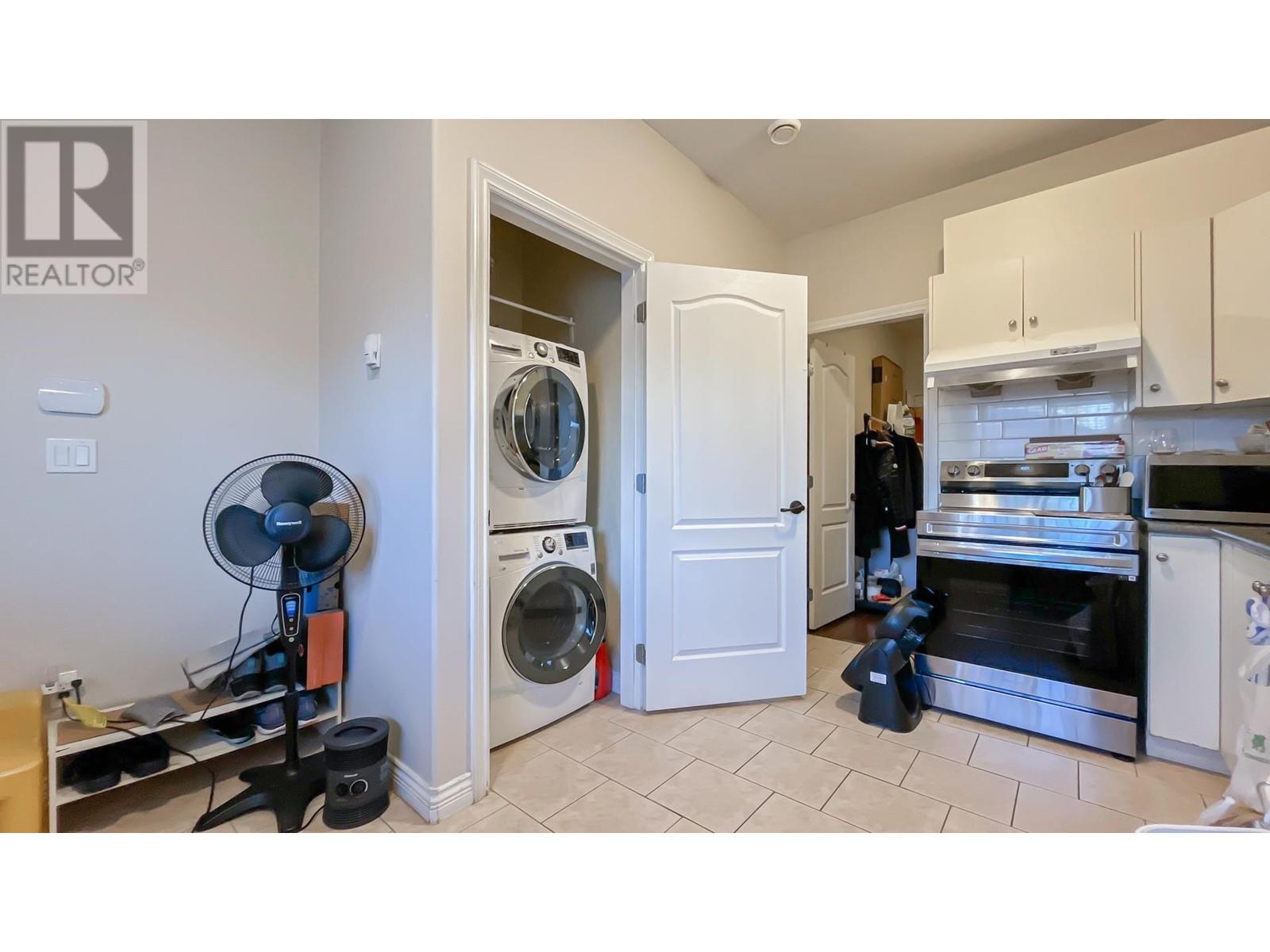 Listing Picture 30 of 40 : 2211 E 43RD AVENUE, Vancouver / 溫哥華 - 魯藝地產 Yvonne Lu Group - MLS Medallion Club Member