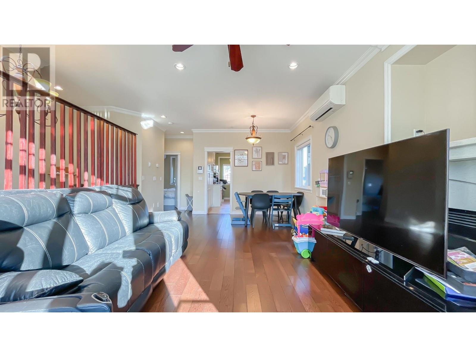 Listing Picture 5 of 40 : 2211 E 43RD AVENUE, Vancouver / 溫哥華 - 魯藝地產 Yvonne Lu Group - MLS Medallion Club Member