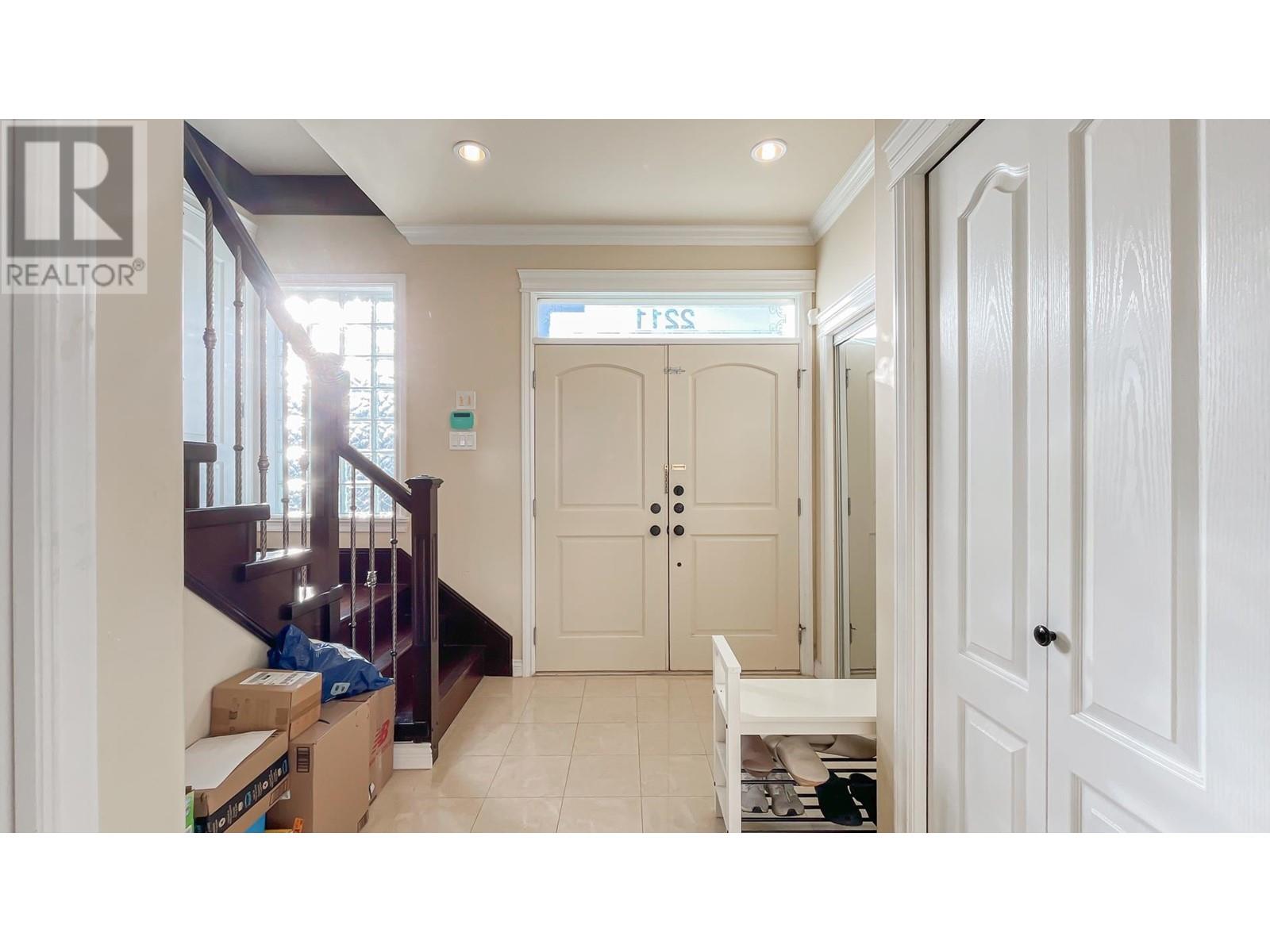 Listing Picture 3 of 40 : 2211 E 43RD AVENUE, Vancouver / 溫哥華 - 魯藝地產 Yvonne Lu Group - MLS Medallion Club Member