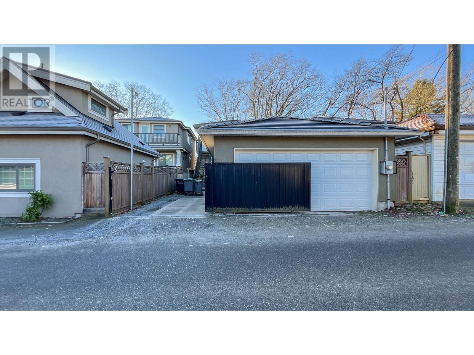 Listing Picture 38 of 40 : 2211 E 43RD AVENUE, Vancouver / 溫哥華 - 魯藝地產 Yvonne Lu Group - MLS Medallion Club Member