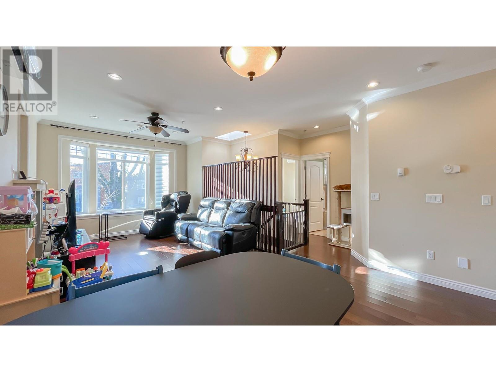 Listing Picture 4 of 40 : 2211 E 43RD AVENUE, Vancouver / 溫哥華 - 魯藝地產 Yvonne Lu Group - MLS Medallion Club Member