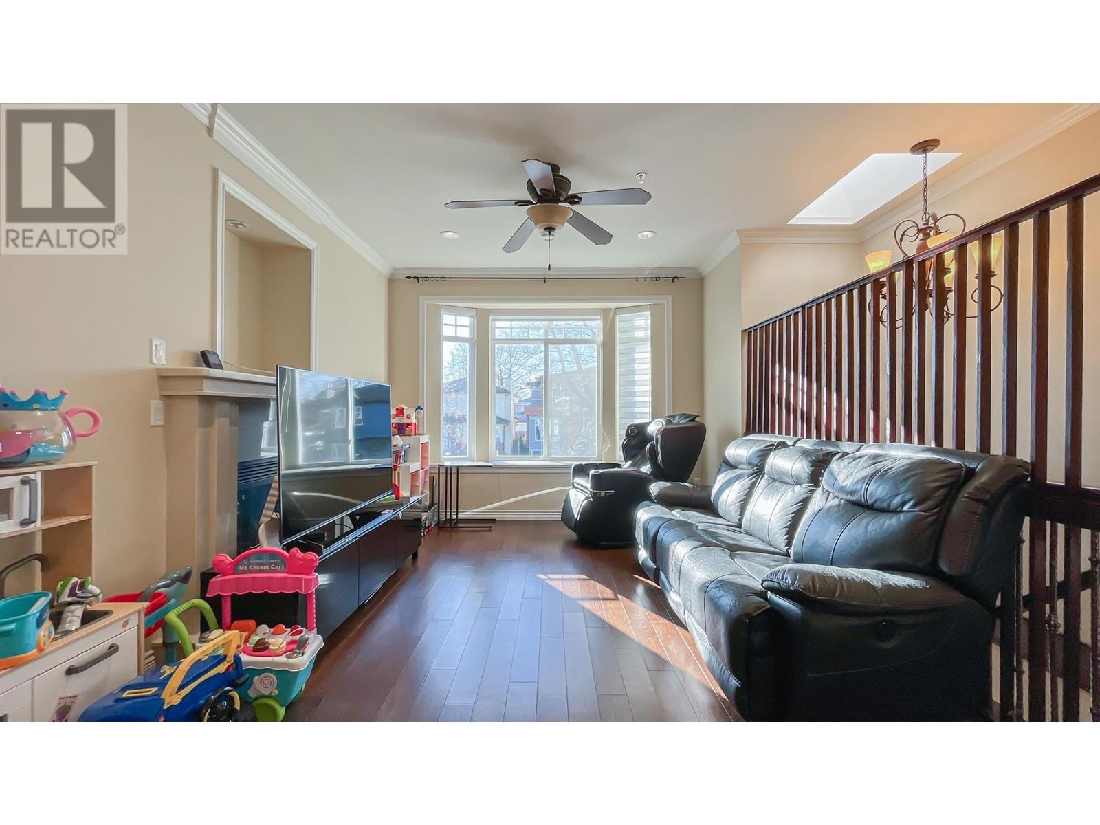 Listing Picture 7 of 40 : 2211 E 43RD AVENUE, Vancouver / 溫哥華 - 魯藝地產 Yvonne Lu Group - MLS Medallion Club Member