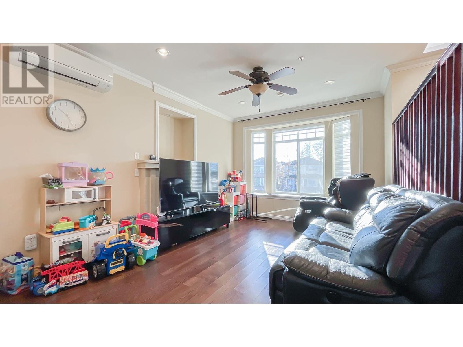 Listing Picture 6 of 40 : 2211 E 43RD AVENUE, Vancouver / 溫哥華 - 魯藝地產 Yvonne Lu Group - MLS Medallion Club Member