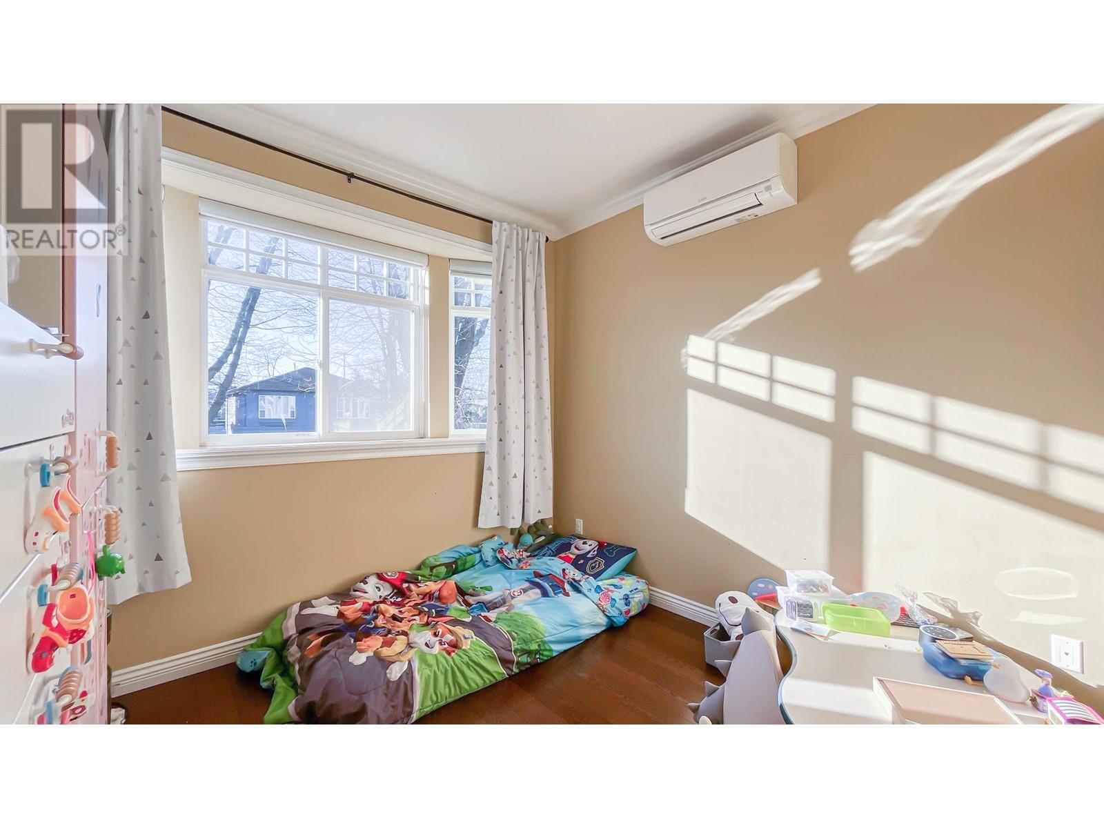 Listing Picture 18 of 40 : 2211 E 43RD AVENUE, Vancouver / 溫哥華 - 魯藝地產 Yvonne Lu Group - MLS Medallion Club Member