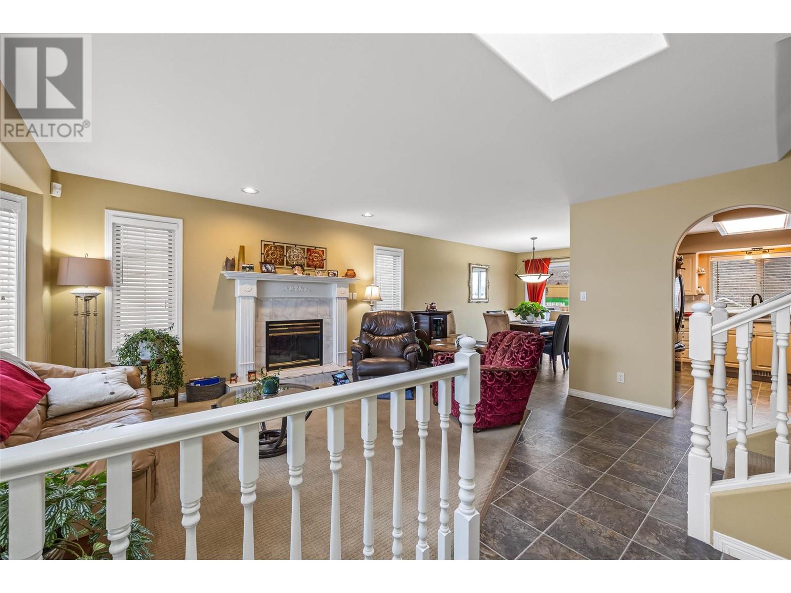 Property at 1095 Lincoln Court image 3